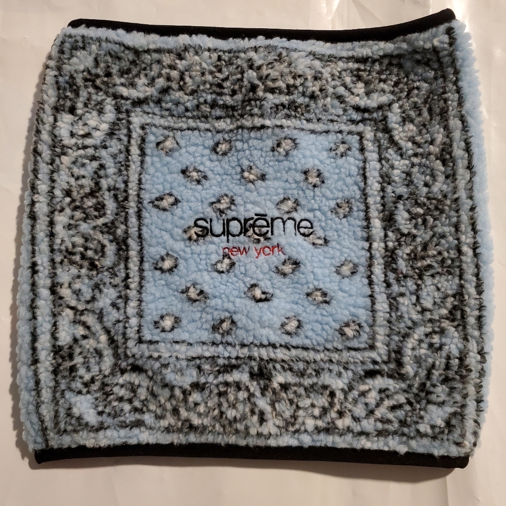 Supreme Bandana Fleece Neck Gaiter. Color Light Blue. Brand new.